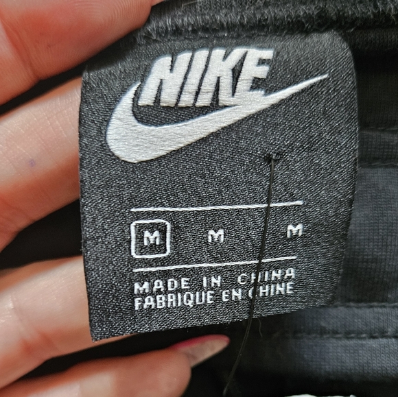 NEW- Nike Black NSW Tech Fleece Skirt - Picture 4 of 10